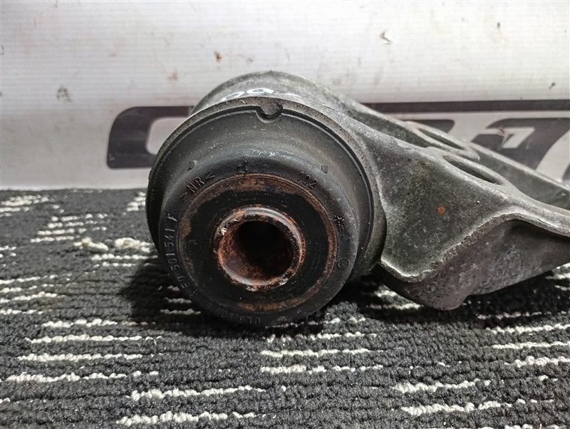 Кронштейн подрамника Volkswagen Passat 2002 B5