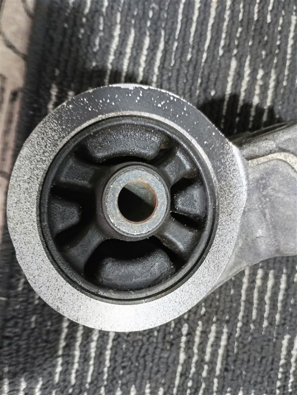 Кронштейн подрамника Volkswagen Passat 2002 B5