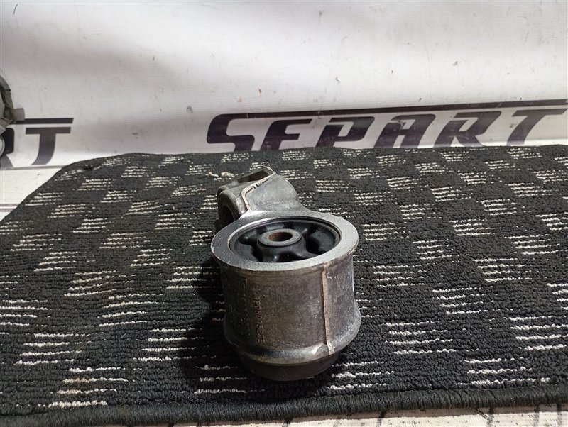 Кронштейн подрамника Volkswagen Passat 2002 B5