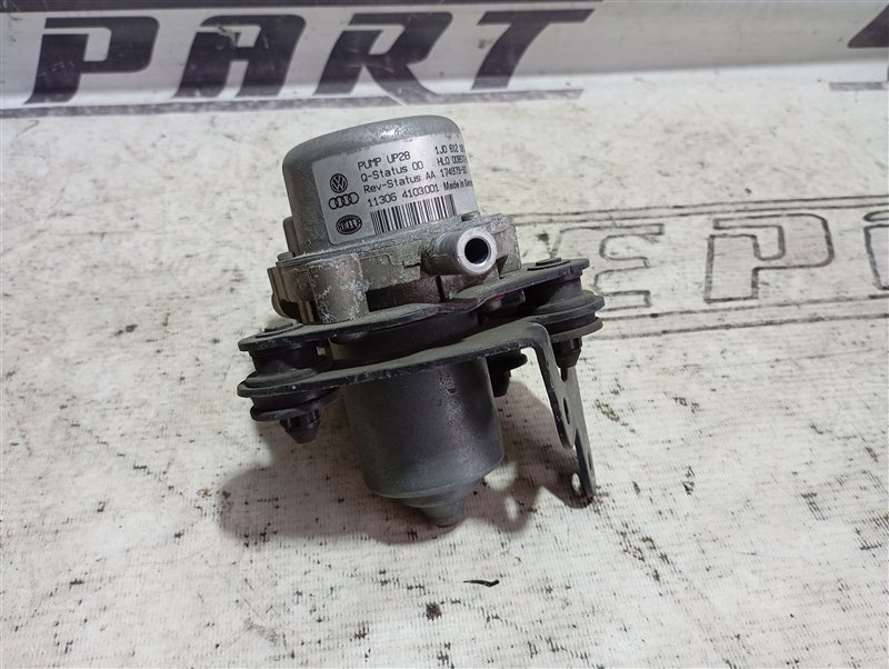 Насос вакуумный Volkswagen Passat 2012 B7