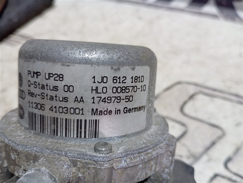 Насос вакуумный Volkswagen Passat 2012 B7