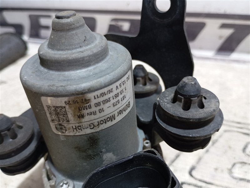 Насос вакуумный Volkswagen Passat 2012 B7