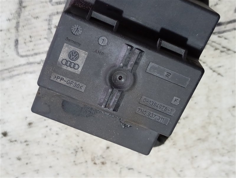 Блок предохранителей Volkswagen Passat 2012 B7