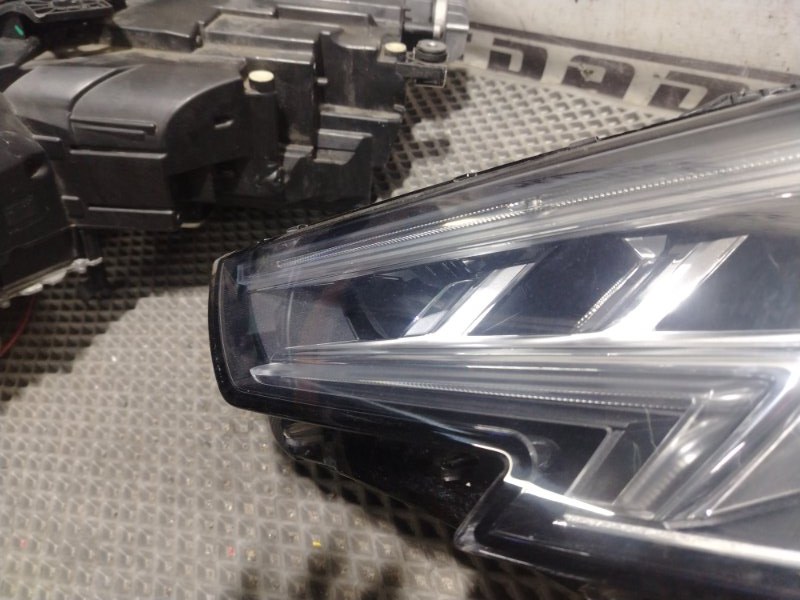 Фары Audi A4 2016 B9