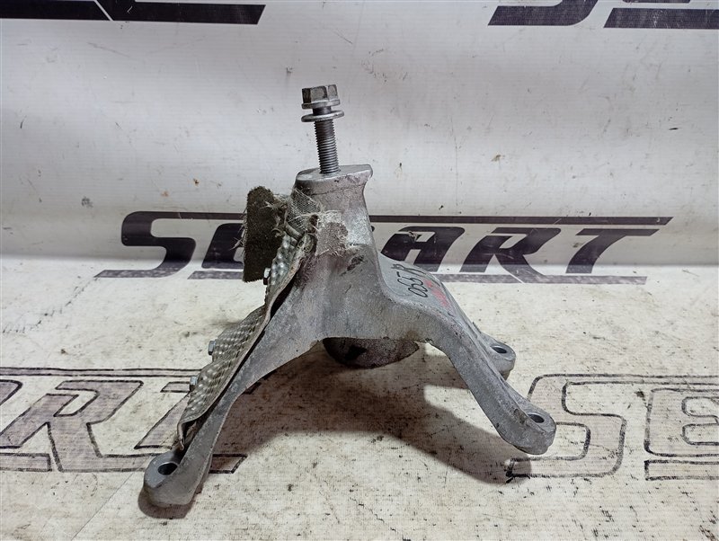 Кронштейн опоры двигателя Audi A4 2009 B8