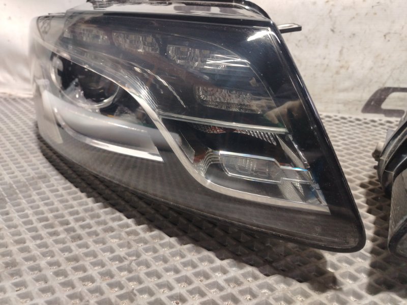Фары Audi Q5 2010 8R
