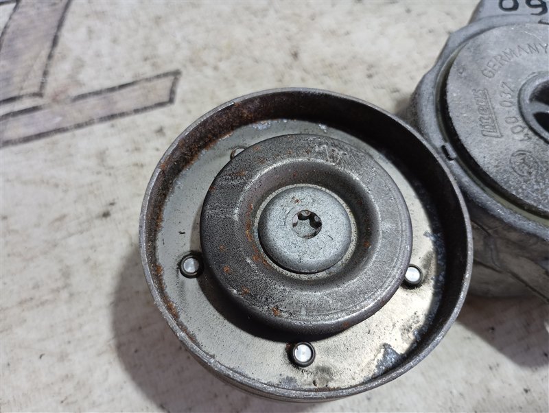 Натяжитель приводного ремня Volkswagen Touran 2011 1T