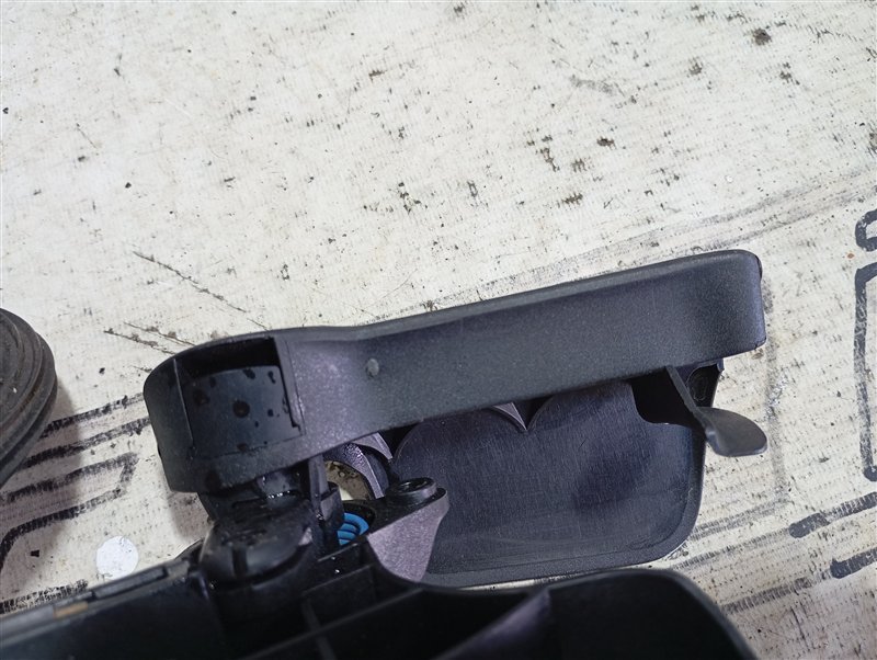 Трос открывания капота Audi Q5 2012 8R