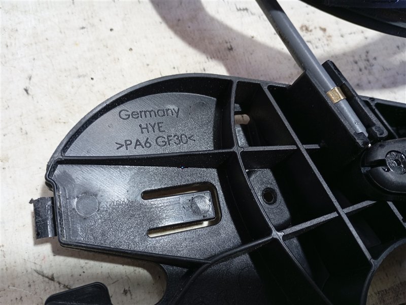 Трос открывания капота Audi Q5 2012 8R