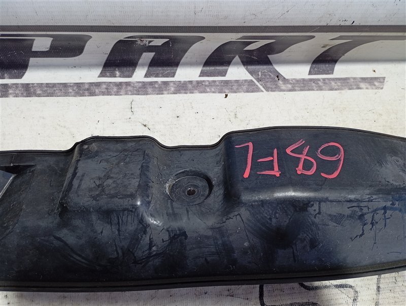 Пыльник крыла Audi A3 2009 8P