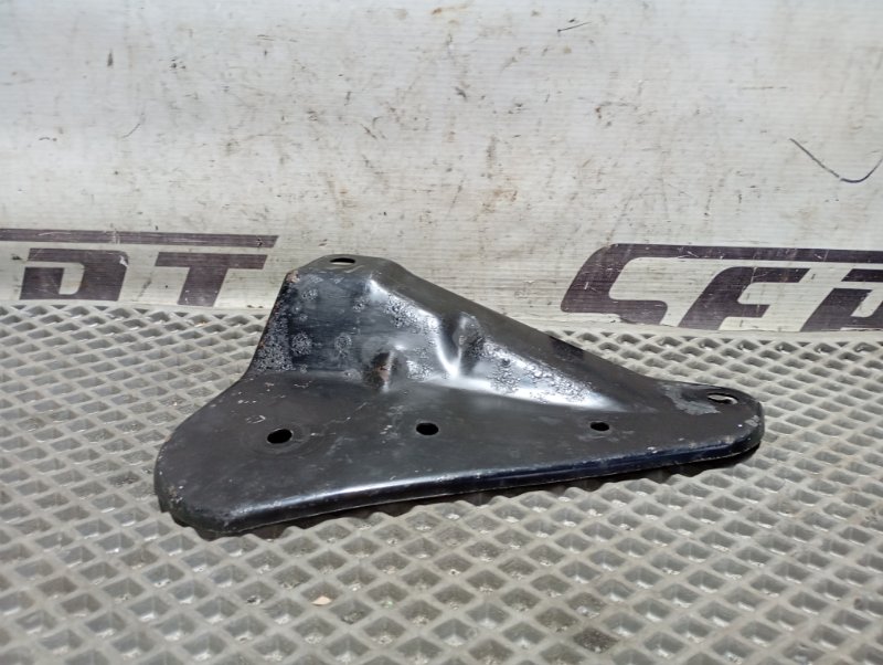 Кронштейн подрамника Audi A4 2012 B8