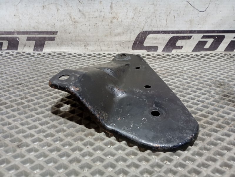 Кронштейн подрамника Audi A4 2012 B8