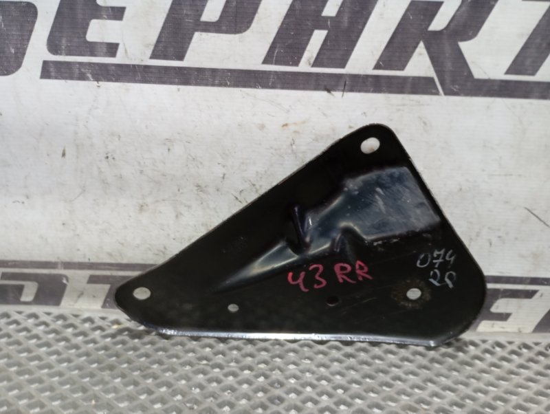 Кронштейн подрамника Audi A4 2012 B8