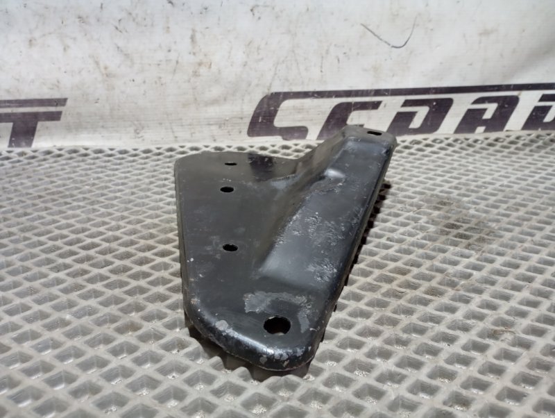 Кронштейн подрамника Audi A4 2012 B8