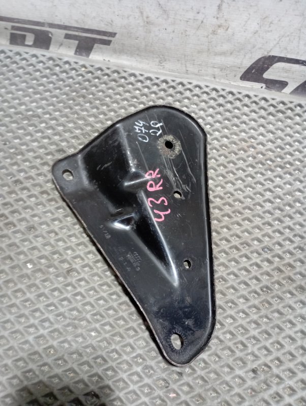 Кронштейн подрамника Audi A4 2012 B8