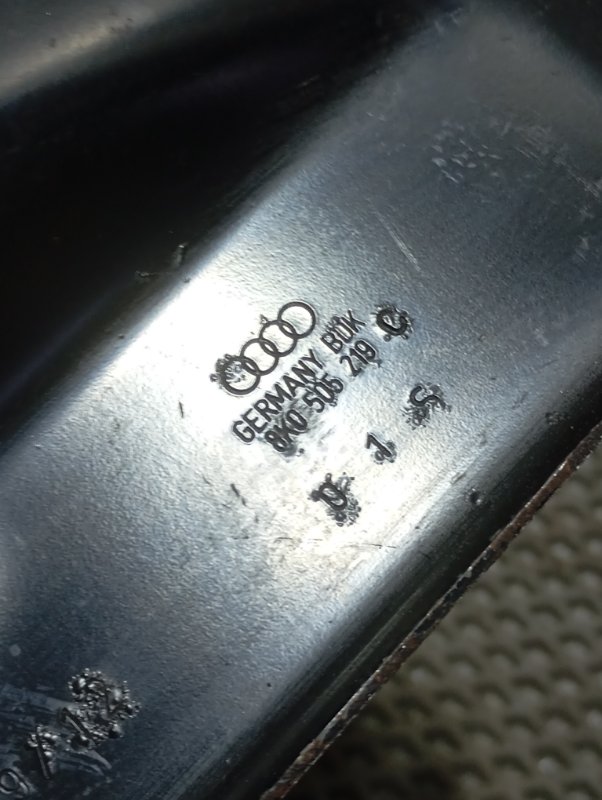 Кронштейн подрамника Audi A4 2012 B8