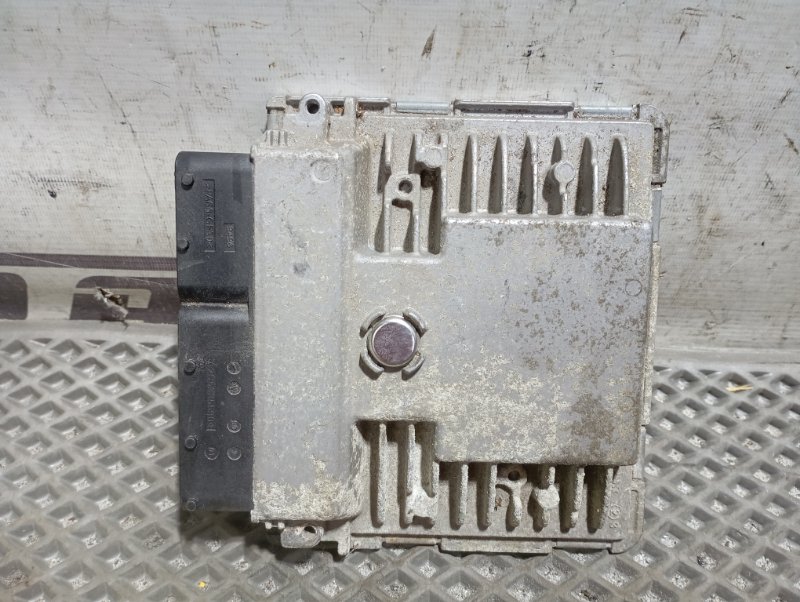 Блок управления двигателем Skoda YETI 2013