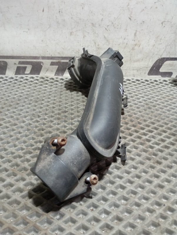 Патрубок интеркулера Skoda YETI 2013