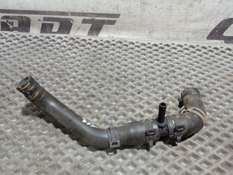 Патрубок системы охлаждения Skoda YETI 2013