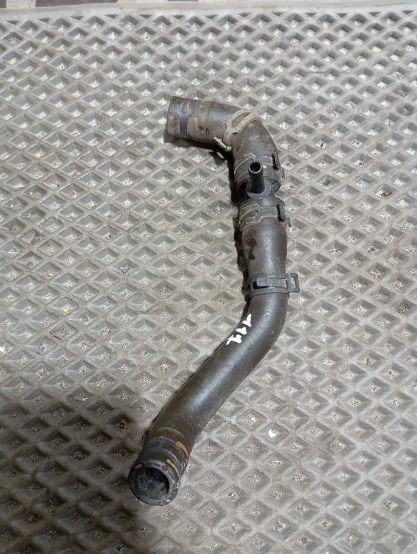 Патрубок системы охлаждения Skoda YETI 2013