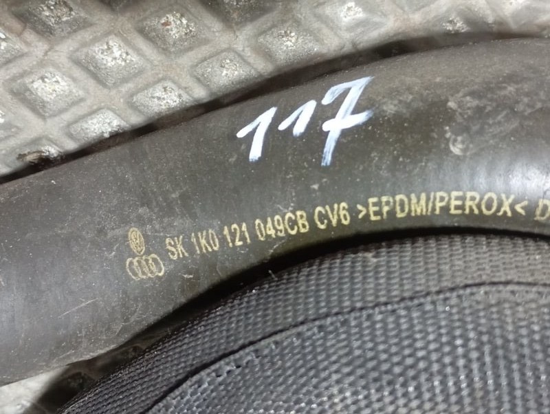 Патрубок системы охлаждения Skoda YETI 2013