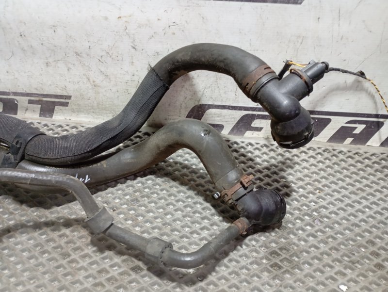 Патрубок системы охлаждения Skoda YETI 2013