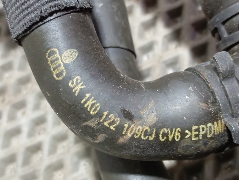 Патрубок системы охлаждения Skoda YETI 2013