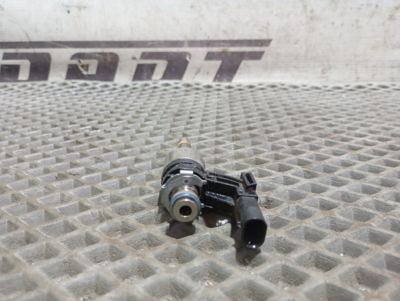 Форсунка топливная Skoda YETI 2013