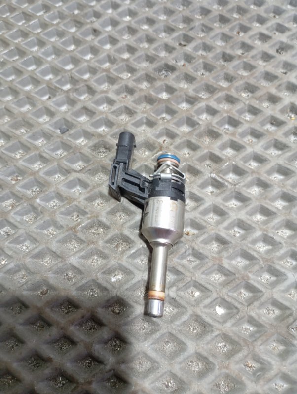 Форсунка топливная Skoda YETI 2013