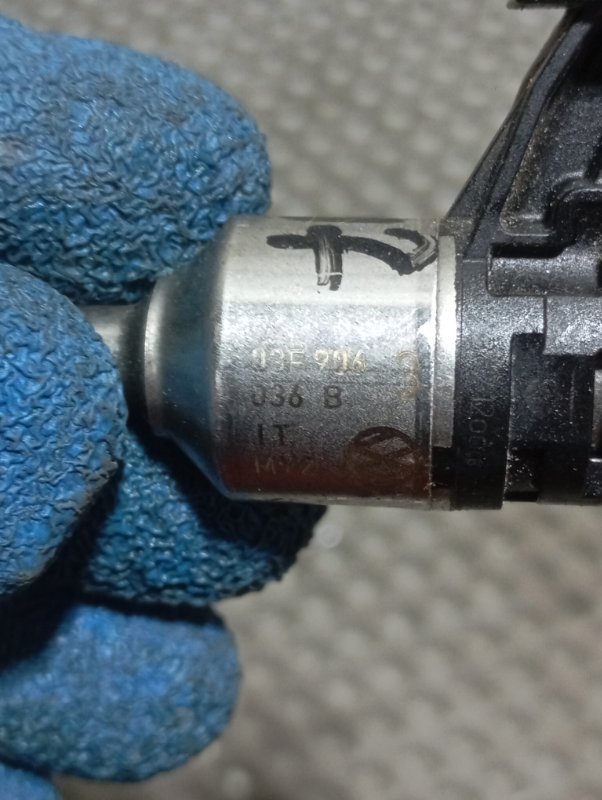 Форсунка топливная Skoda YETI 2013