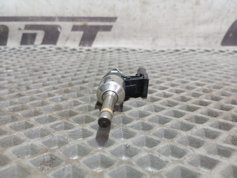 Форсунка топливная Skoda YETI 2013