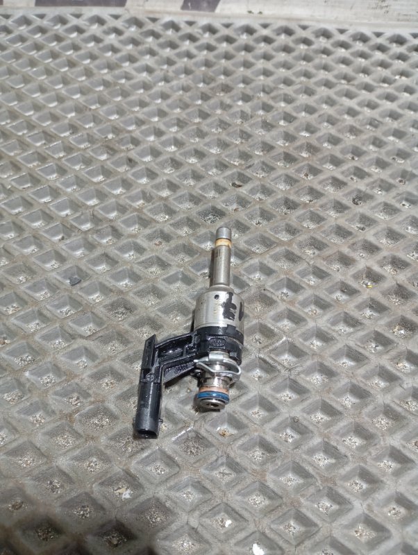 Форсунка топливная Skoda YETI 2013