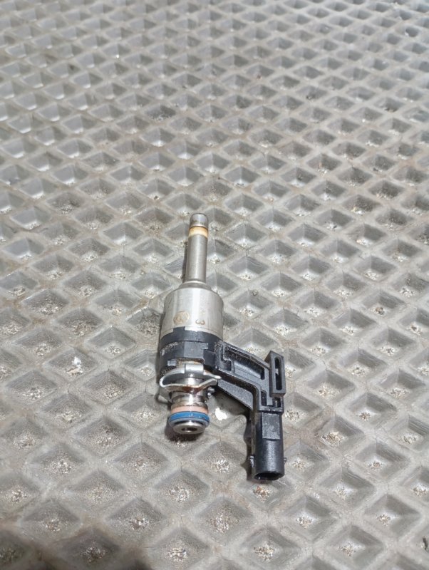 Форсунка топливная Skoda YETI 2013