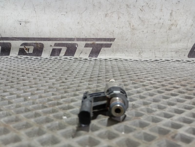 Форсунка топливная Skoda YETI 2013