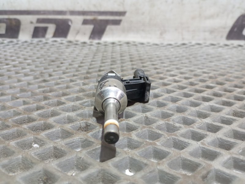 Форсунка топливная Skoda YETI 2013