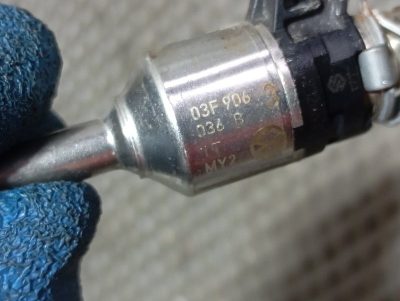 Форсунка топливная Skoda YETI 2013