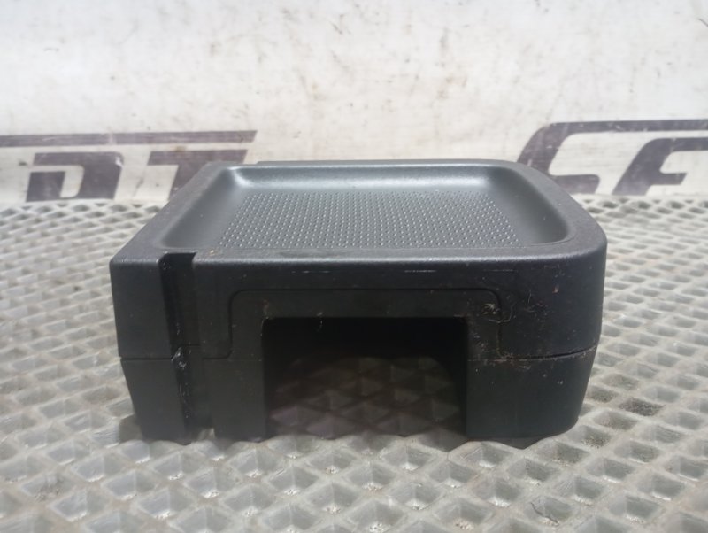 Подстаканник Skoda Karoq 2024