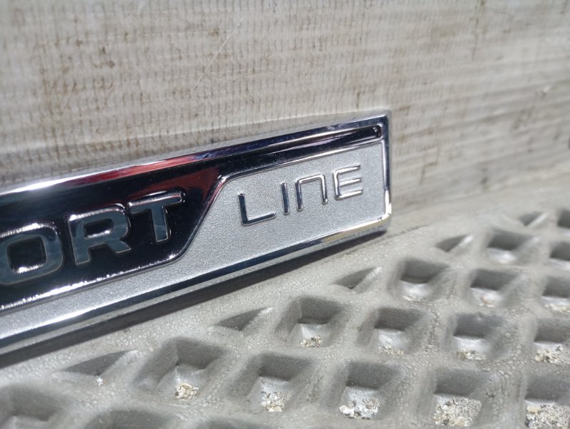 Эмблема Skoda Karoq 2024