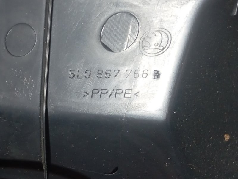 Обшивка стойки Skoda YETI 2015