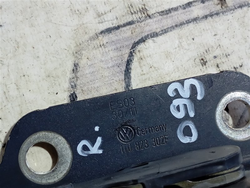 Петля капота Volkswagen Touran 2011 1T