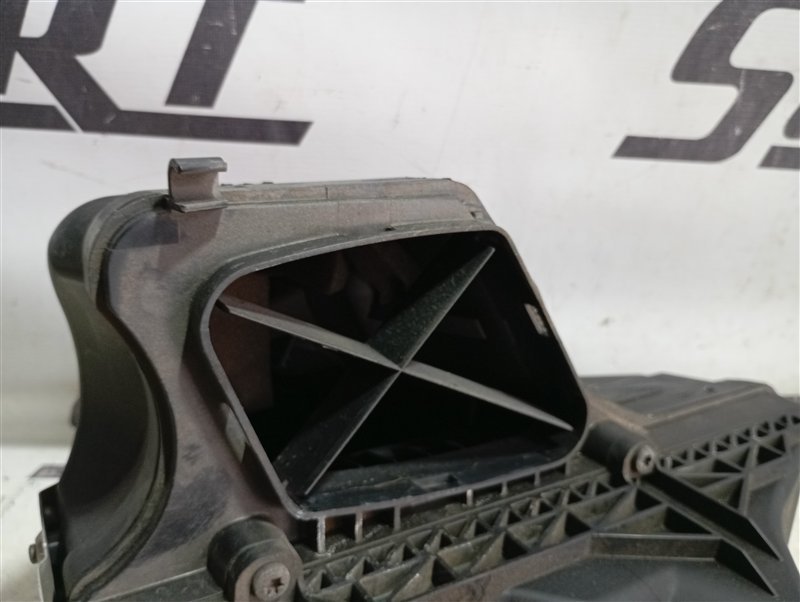 Корпус фильтра воздушного Audi Q5 2012 8R