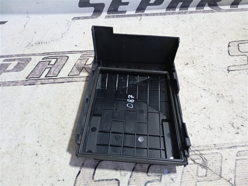 Крышка блока предохранителей Volkswagen Passat 2008 B6