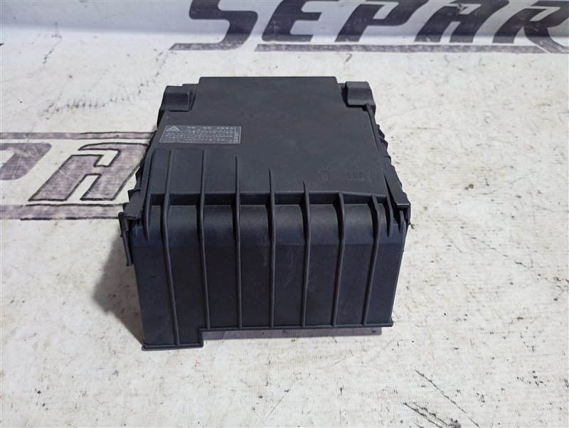 Крышка блока предохранителей Volkswagen Passat 2008 B6