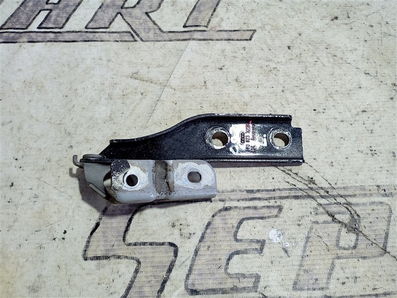 Петля капота Audi A3 2009 8P