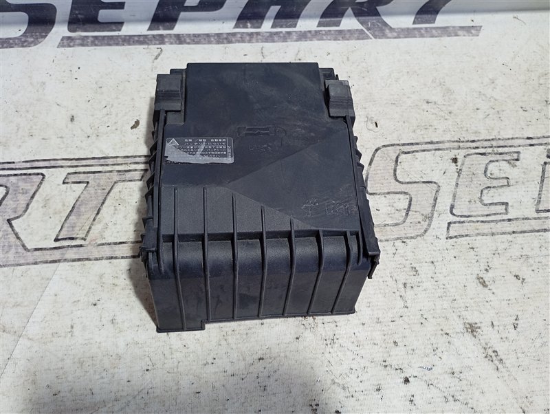 Крышка блока предохранителей Volkswagen Passat 2008 B6