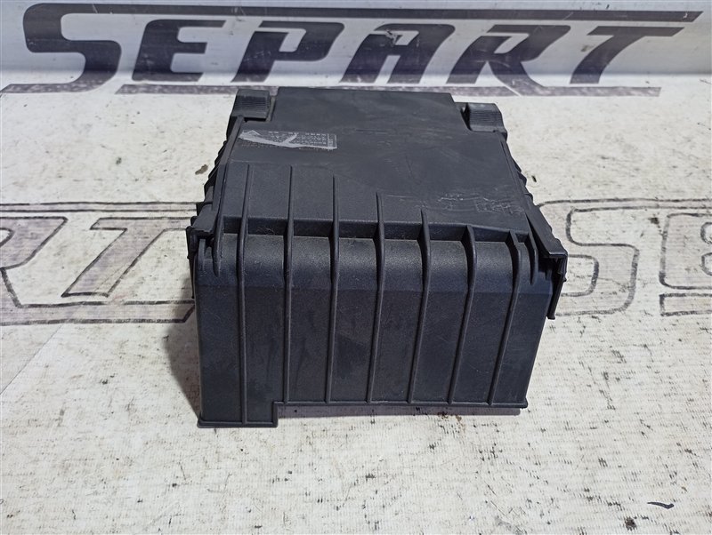 Крышка блока предохранителей Volkswagen Passat 2008 B6