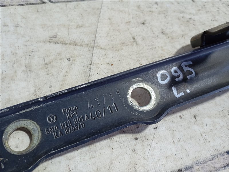 Петля капота Volkswagen Tiguan 2012 5N