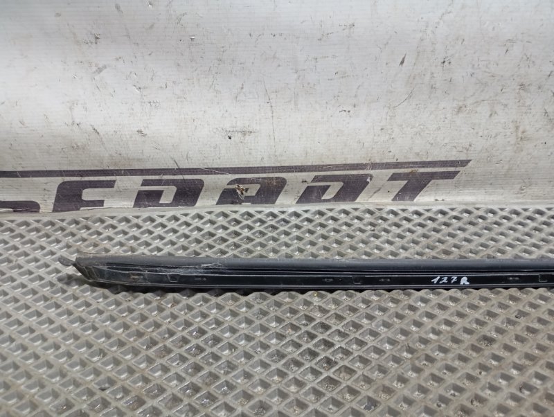 Молдинг лобового стекла Audi A4 2011 B8