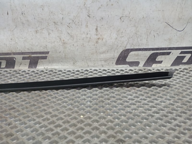 Молдинг лобового стекла Audi A4 2011 B8