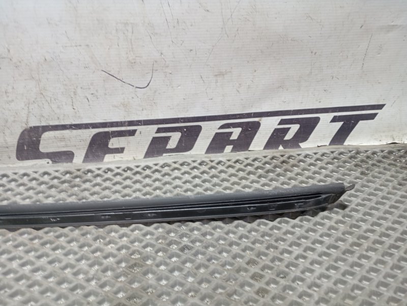 Молдинг лобового стекла Audi A4 2011 B8